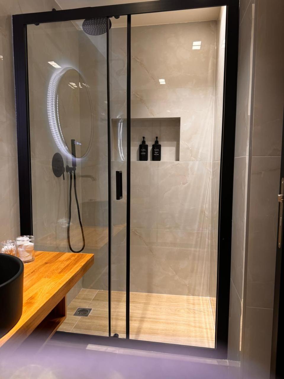 Aparthotel Triple A - Near Ermou Shopping Street - Family Hospitality - Free Parking! Athen Exterior foto