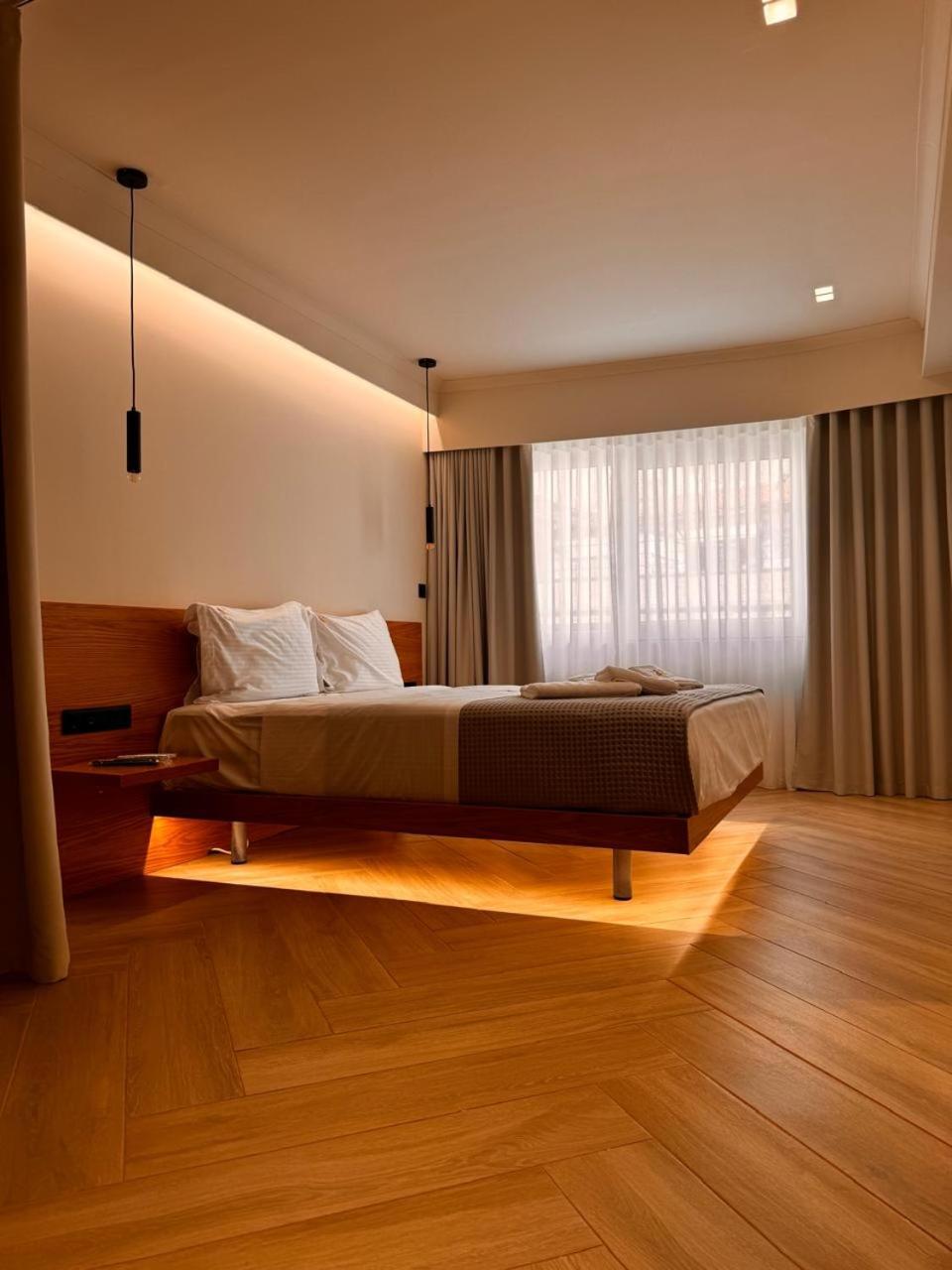 Aparthotel Triple A - Near Ermou Shopping Street - Family Hospitality - Free Parking! Athen Exterior foto